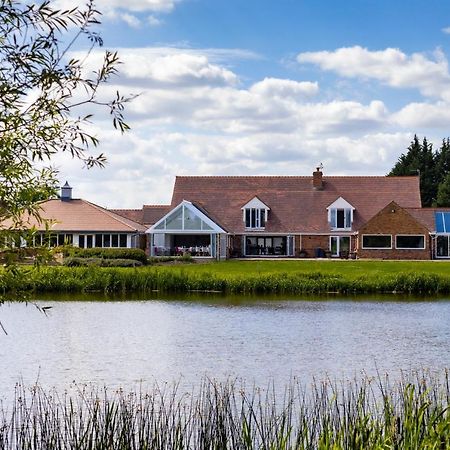 Kingfisher Hotel, Golf And Country Club Milton Keynes Exterior foto