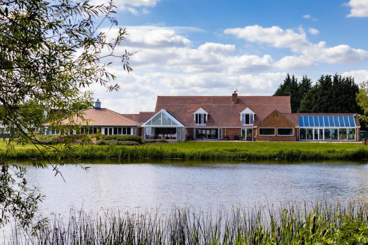 Kingfisher Hotel, Golf And Country Club Milton Keynes Exterior foto