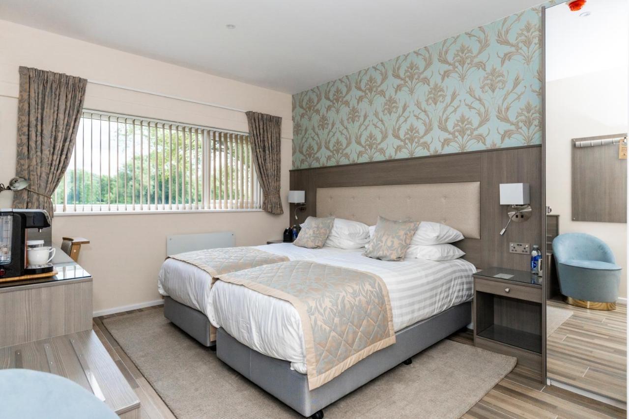 Kingfisher Hotel, Golf And Country Club Milton Keynes Exterior foto